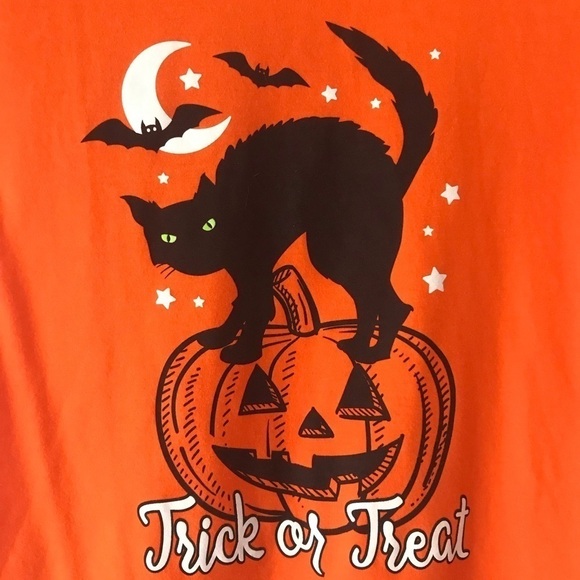 Way to Celebrate Halloween Trick or Treat T-Shirt - Picture 1 of 9